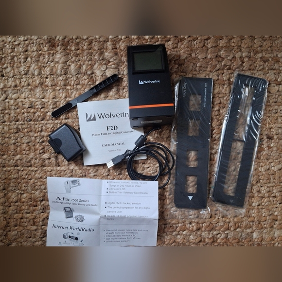 Wolverine F2D 35 mm film to digital converter new open box - Picture 2 of 7